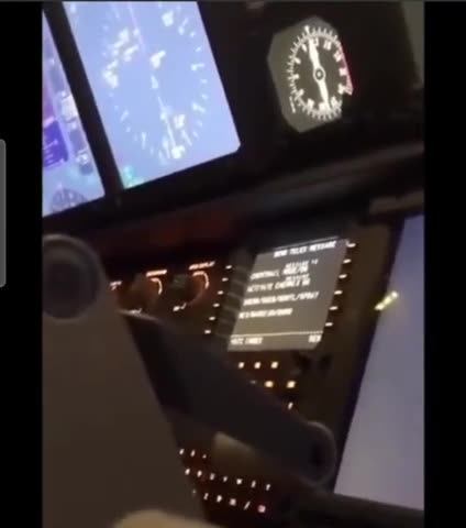 il en oublie que son écran figé sur option chemtrail est activé!