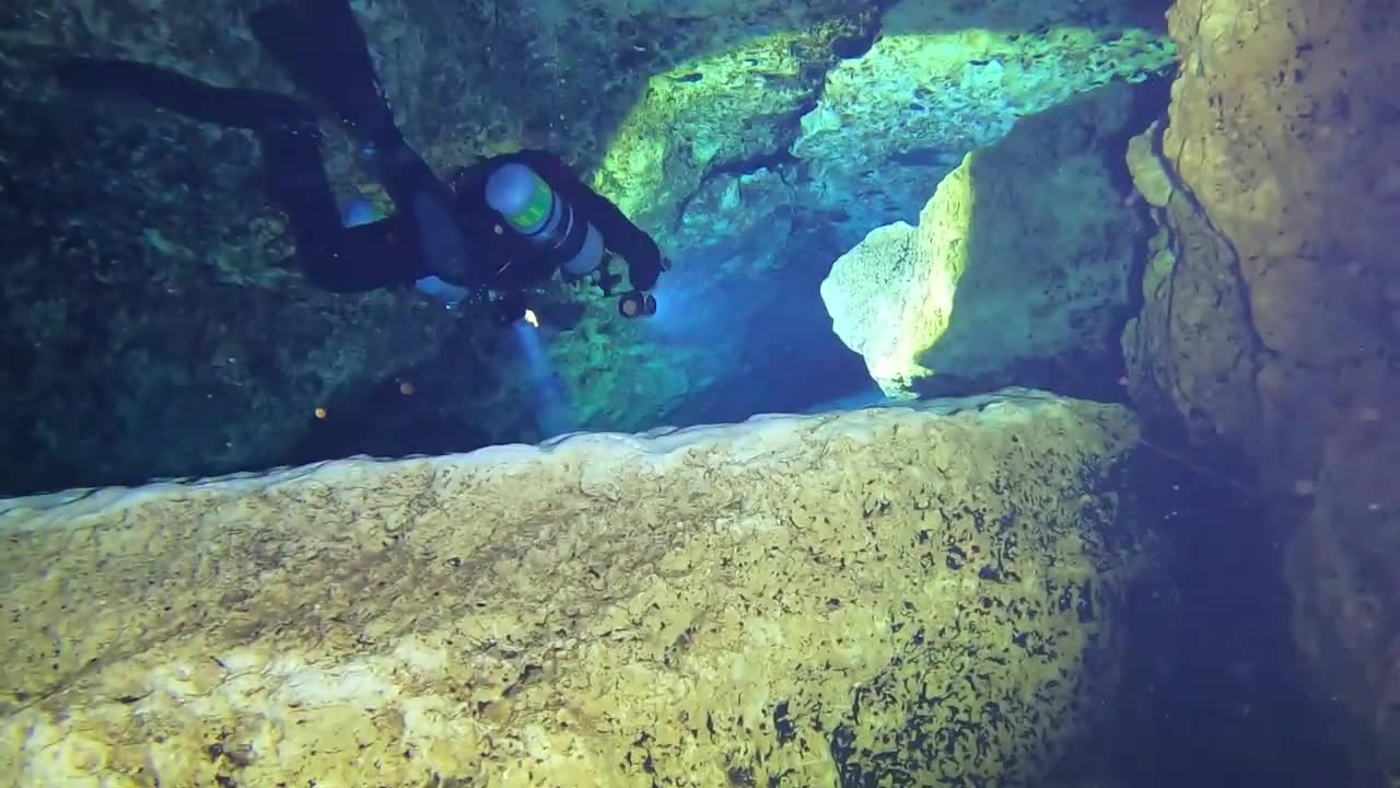 Ginnie Springs Cave Dive to the "Bone Room"