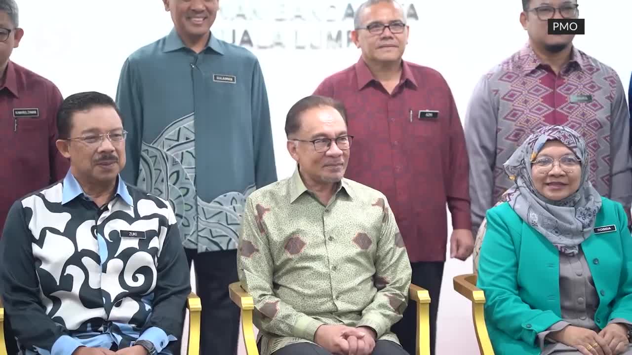 PM Anwar meets DBKL's top management, KL MPs