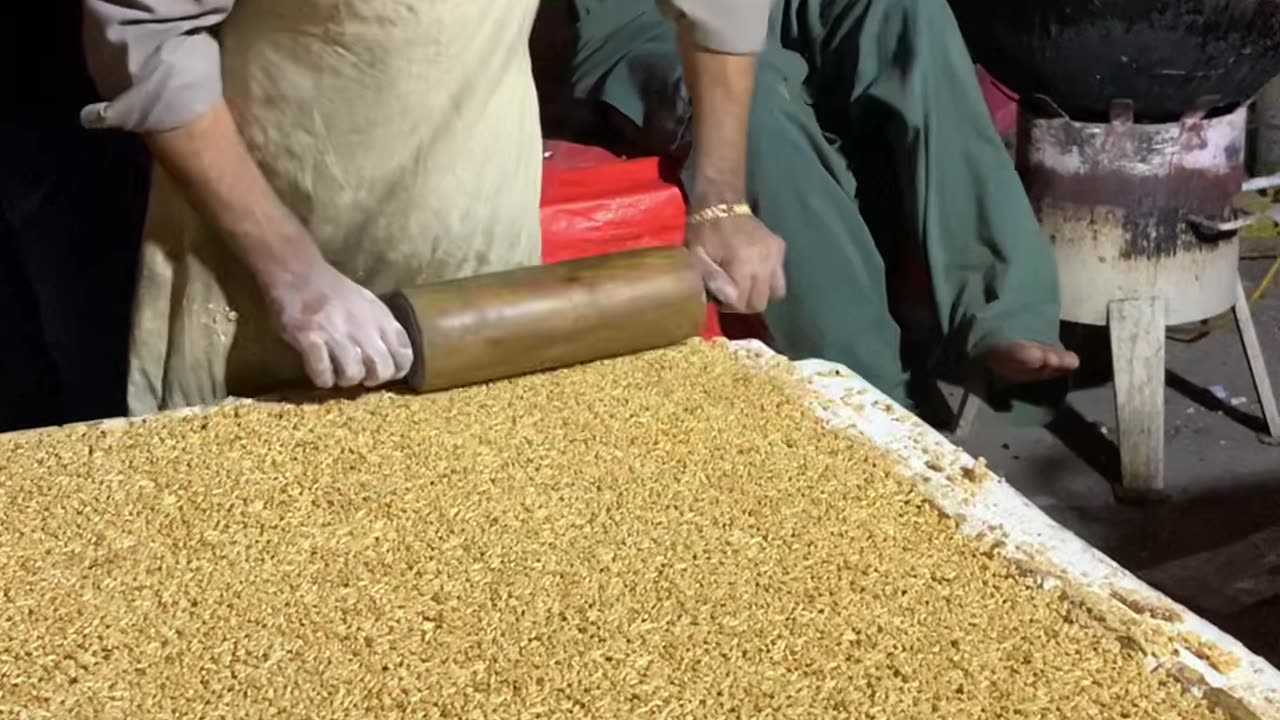 Making Delicious Puffed Rice Cakes