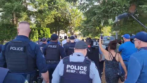 Justin Trudeau booed & heckled Aug25
