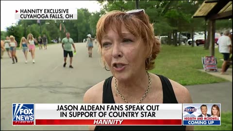 Jason Aldean fans display massive support for country star