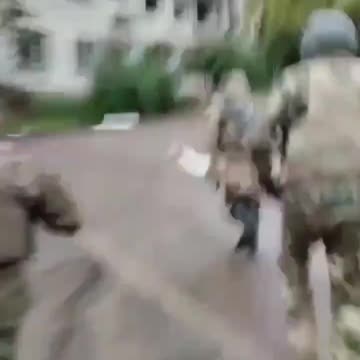 Russian forces in Bakhmut seen running away while "evacuating" a wounded soldier.