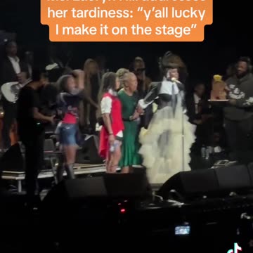 Ms. Lauryn Hill addresses her tardiness: “y’all lucky I make it on the stage”