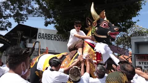 Ngaben ritual pembakaran mayat