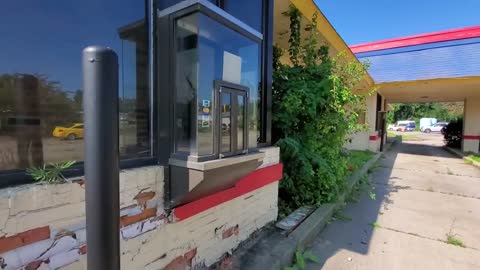 AMAZING ABANDONED BURGER KING with FULL 90s DECOR INTERIOR !!