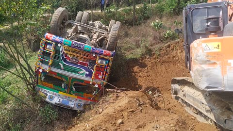 Truck fall and wanted to pick up .