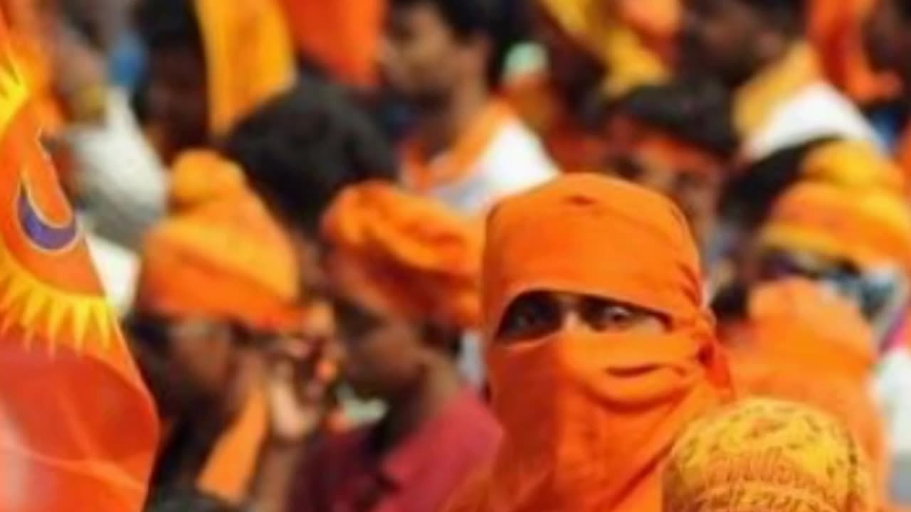 Hindutva Yandaşları Hindistan'da Teravih Kıldıranları Dövdü