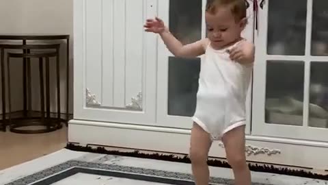 Kid Dancing on song 🤣🤣🤣