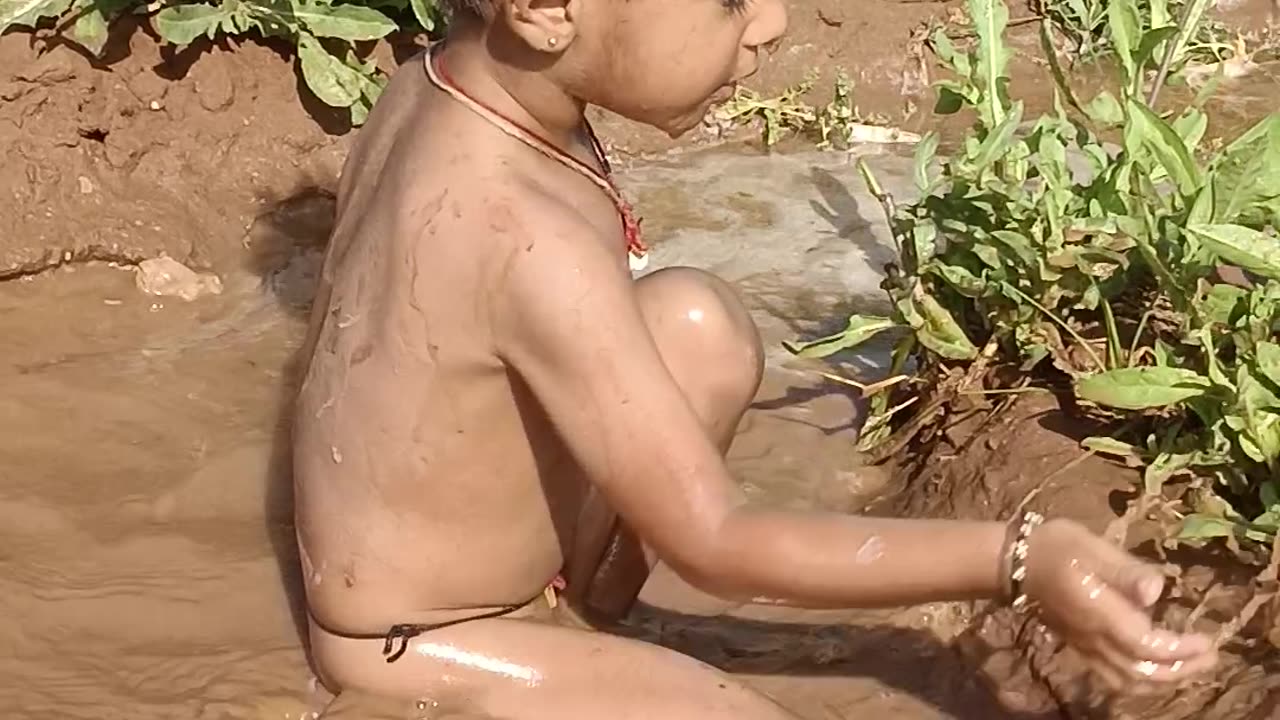 Small boy enjoy water 💦💦☺️💦💦