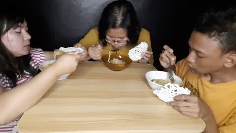 ASMR Trio Siblings Mie Instant With Krupuk Kaleng
