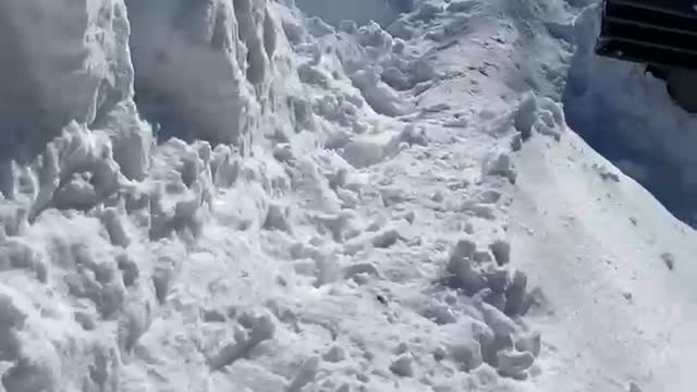 The Right Way to Remove Snow From a Roof