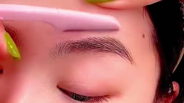 Eyebrow knife