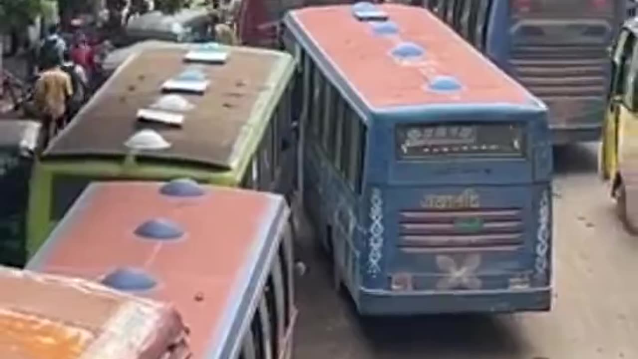 🚍 Traffic in Bangladesh 🚌