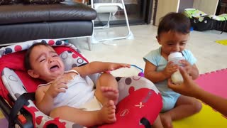 Twins fighting video watch this really funny