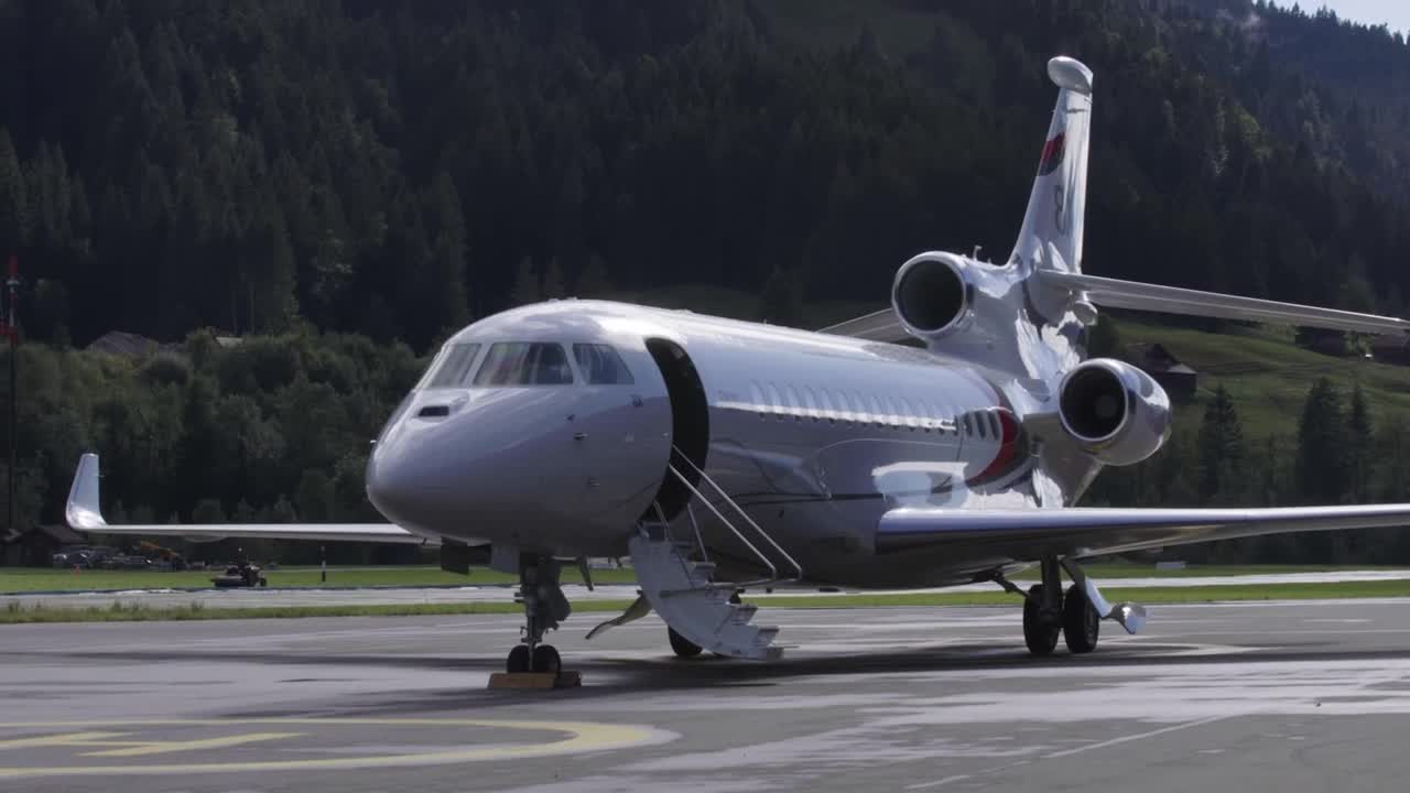 Falcon 8X mountain descent