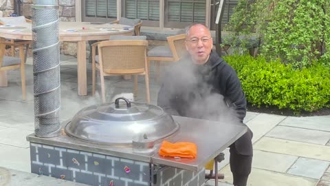 20220508文贵先生GETTR¹：尊敬的战友们好……七嫂在给七哥做铁锅炖大魚……