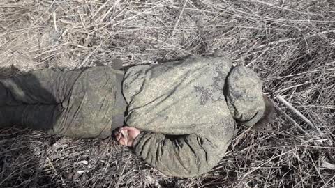 Russian Abandons its Soldiers to Freeze in Ditches