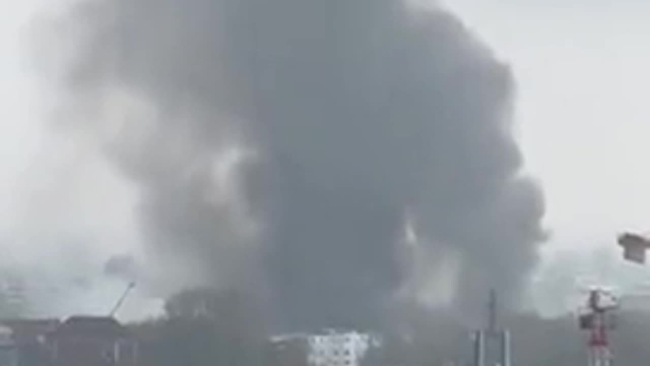Huge fire in storage depot on the outskirts of the German city of Hamburg