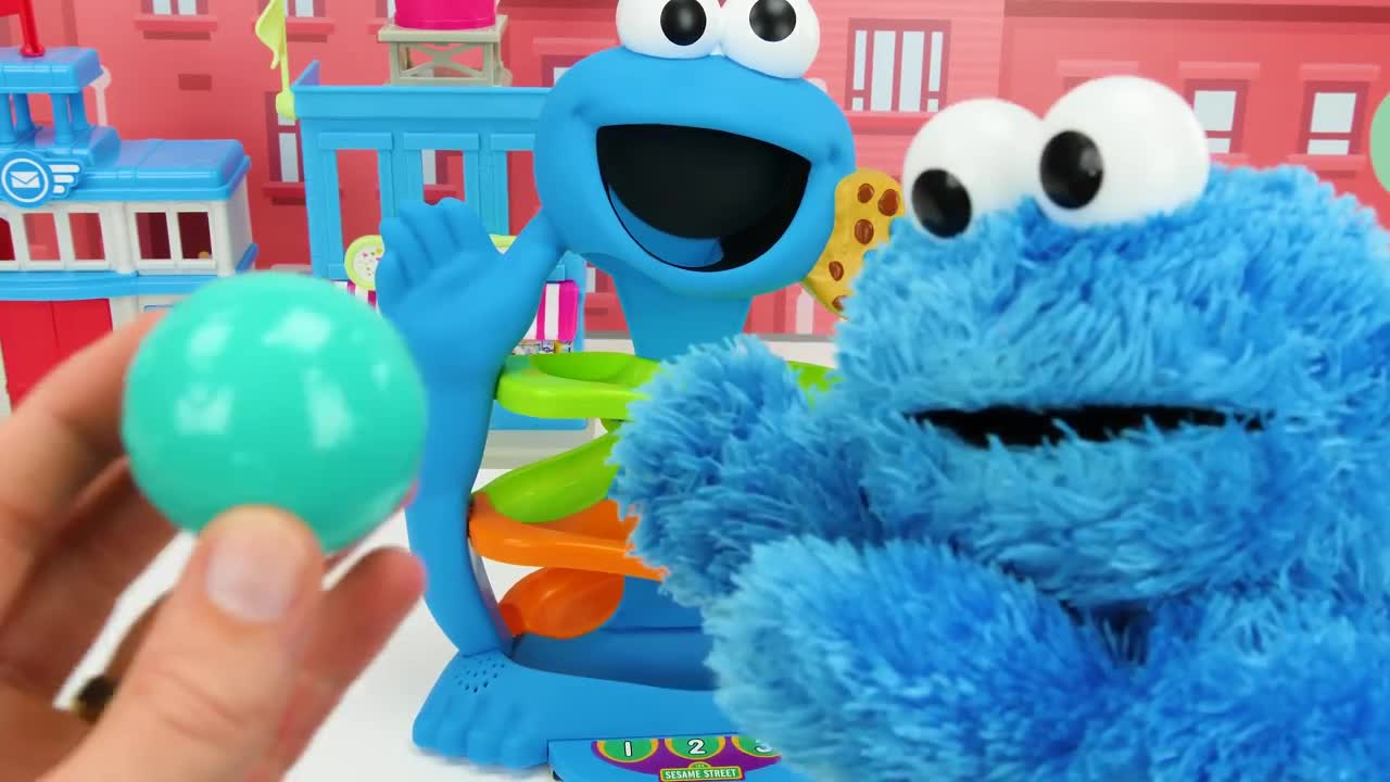 Cookie Monster Missing Numbers Educational Video for Toddlers!-8