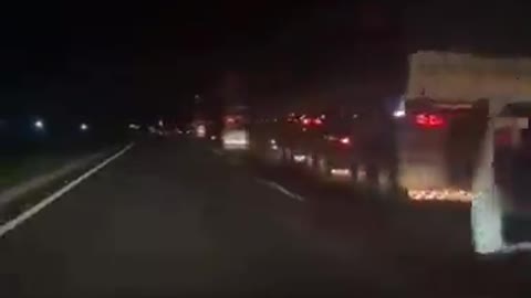 Brazilian Truck-drivers block the traffic! BOLSONARO WON!