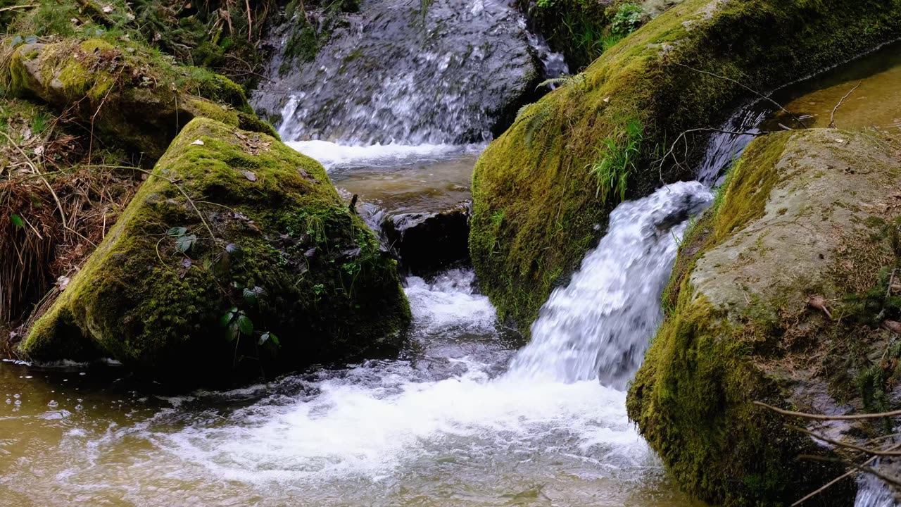 rock water flowing