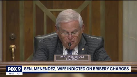 This story DOES NOT MAKE SENSE DEMOCRATSenator Menendez indicted on bribery charges