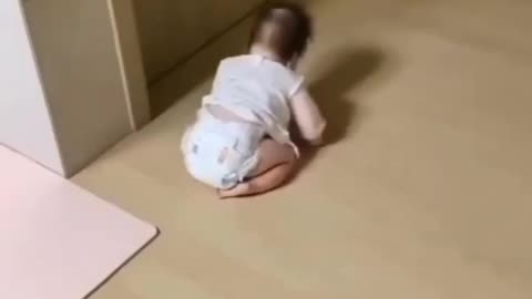 FUNNIEST BABY CRAWLING//CUTE BABY