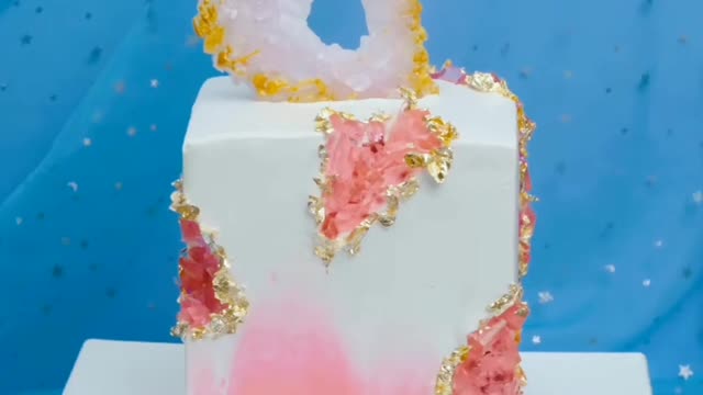 Unique simple cake design