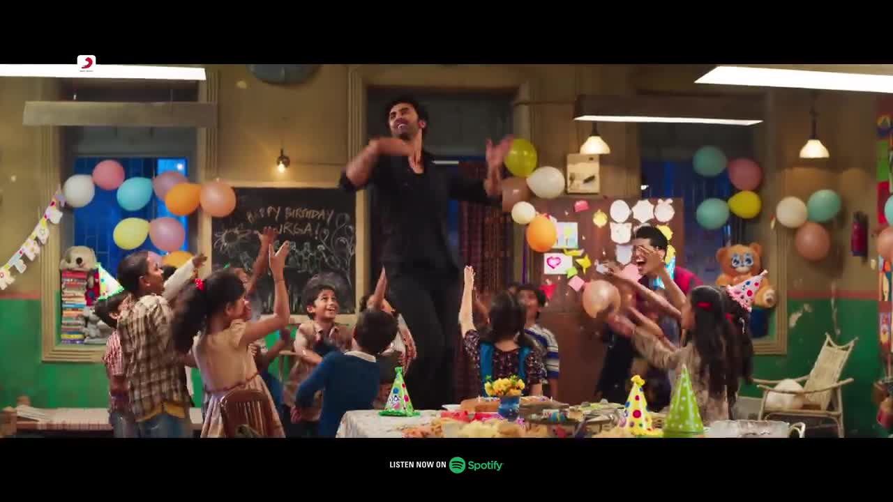 Chikni Chameli - Scene from the Movie 'Brahmāstra' - Ranbir Kapoor - Alia Bhatt - Shreya Ghoshal