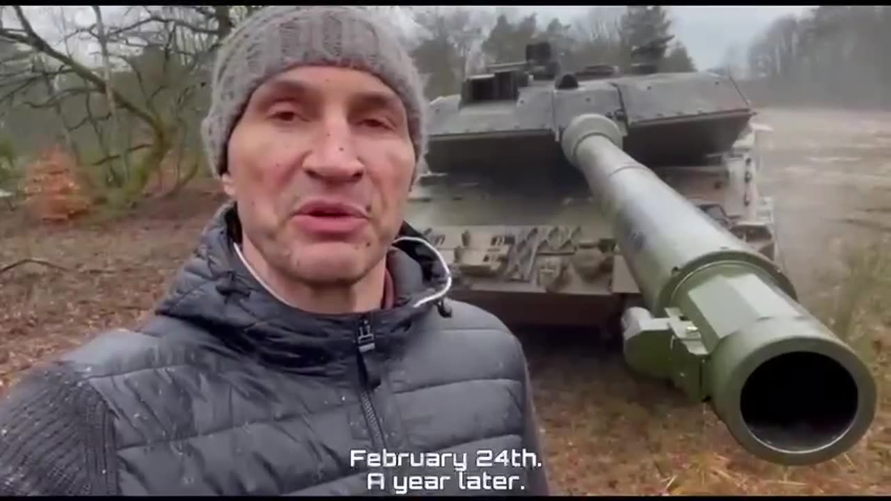 🇺🇦🇷🇺 Kiev Mayor Vitaly Klitschko took a ride on one of the Leopard 2 tanks.