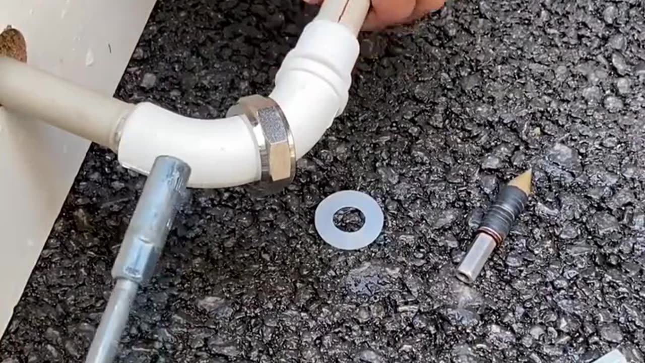 DO A PLUMBER WORK LIKE THIS IN YOUR HOUSE