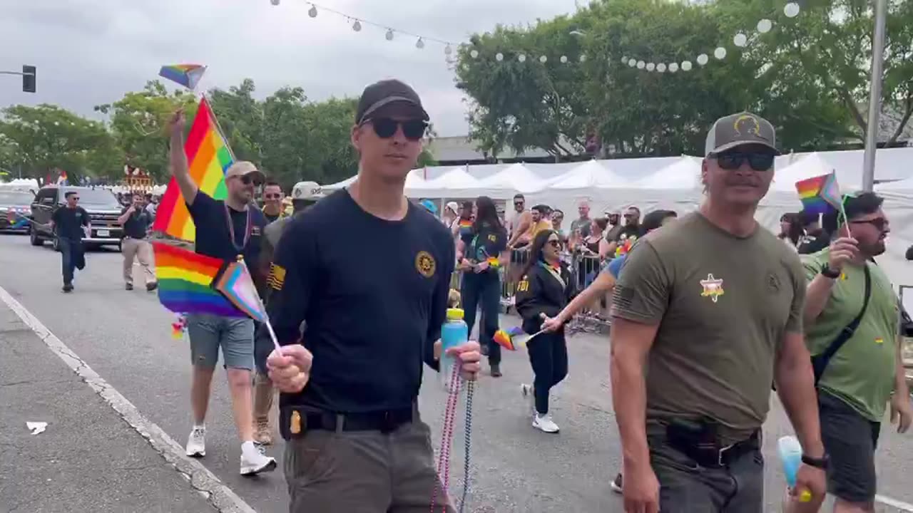 HUNDREDS OF FBI AGENTS MARCH IN GAY PRIDE PARADE