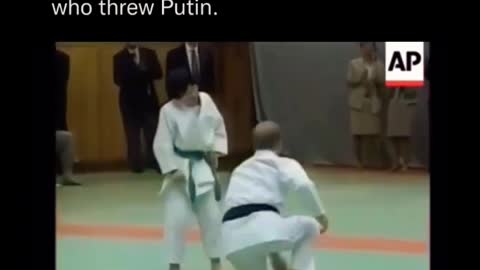 In Japan, there was 10 year old girl who threw Putin, putin Russia #shorts #putin