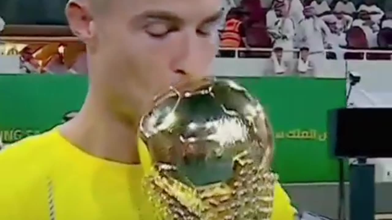 RONALDO FIRST TROPHY WITH AL NASSR 💛🙌🏼🐐