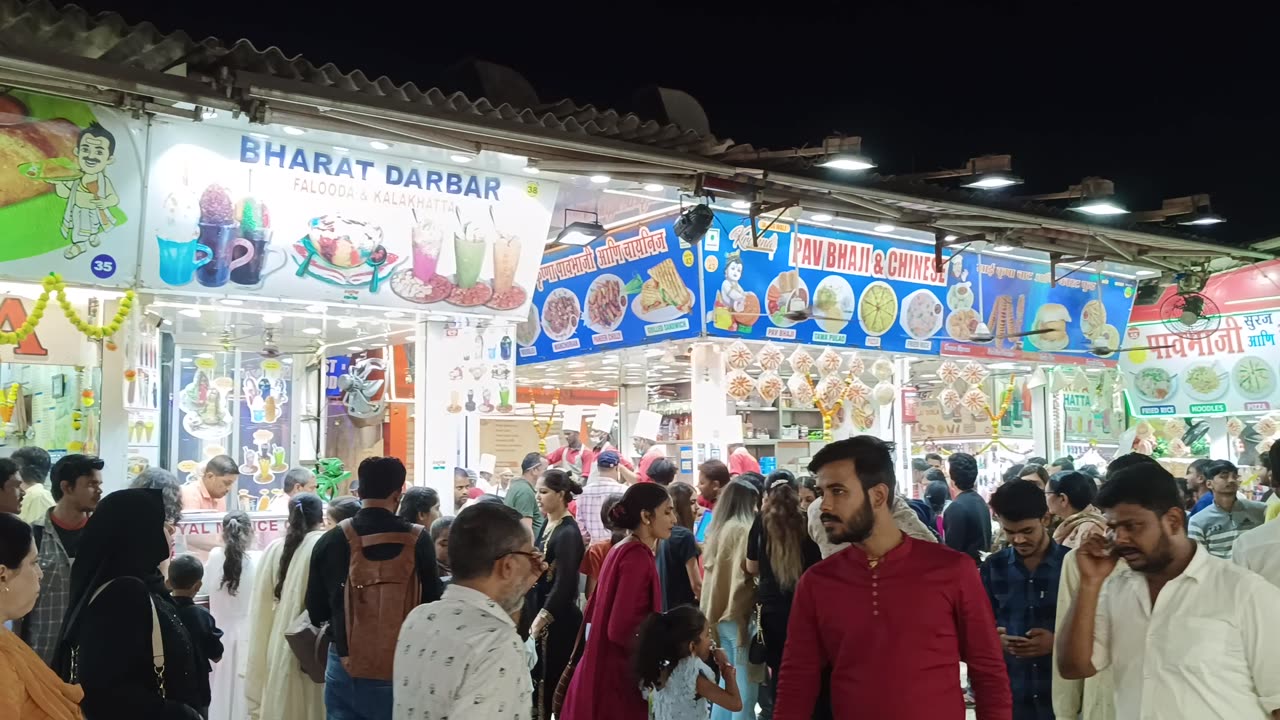 Mumbai. Mumbai famous Juhu chaupati food counter Chinese Indian all