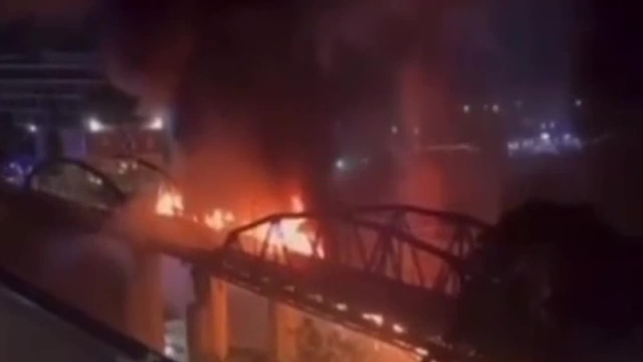 The "Iron Bridge" in Rome, Italy burned down and collapsed, yesterday evening.