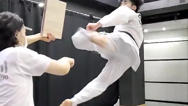 Karate 3 kicks, (follow me)