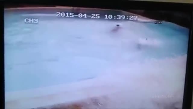pool when earthquake happen