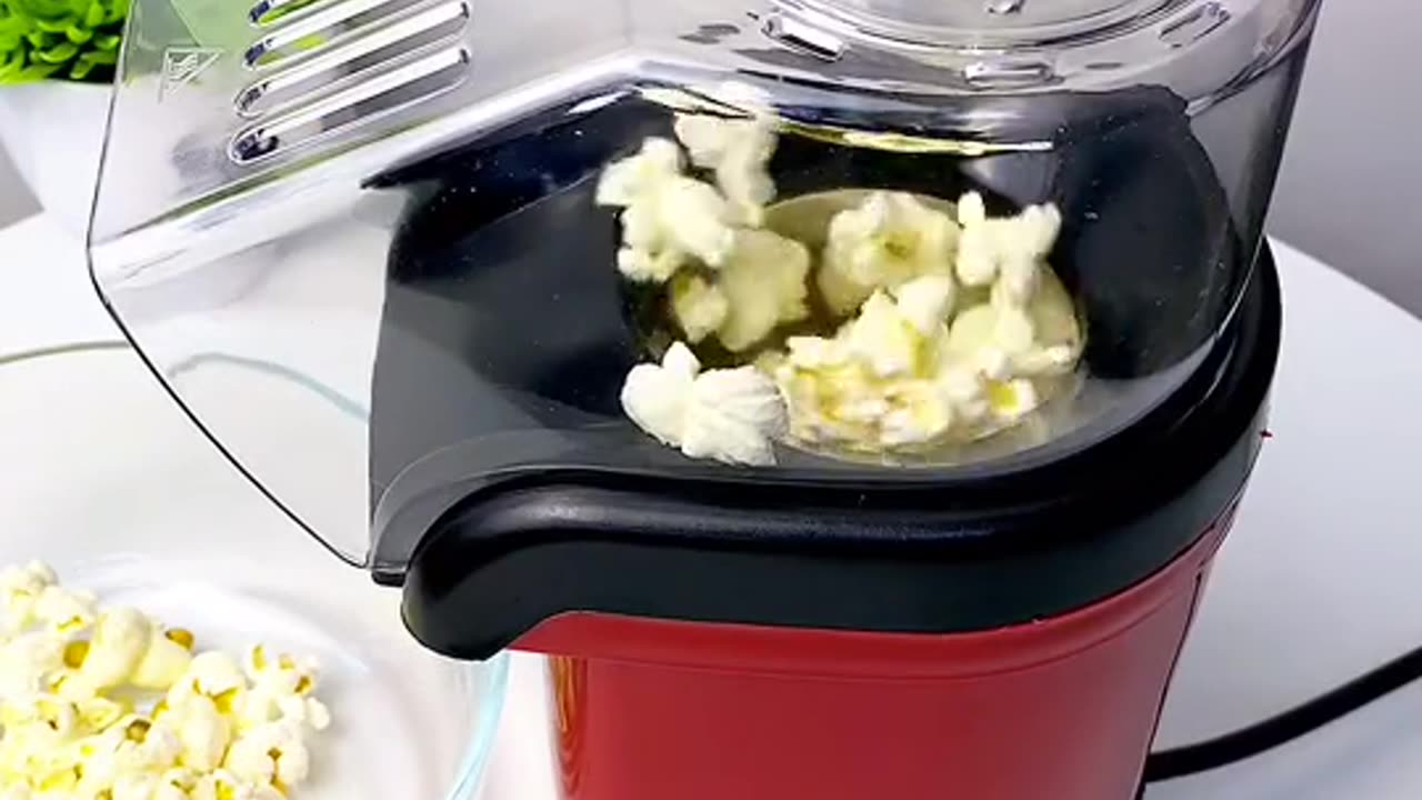 Short video popcorn making.