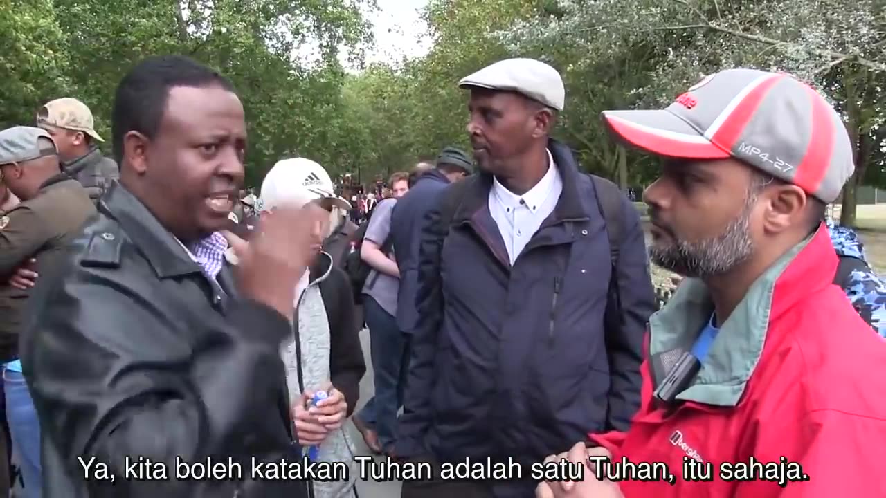 Trinity Nightmare! Hashim vs Christian | Language Bahasa | Speakers Corner | Hyde Park