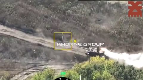 🇺🇦 Leopard 2 which took some enemy hits and had burning turret pulls out from