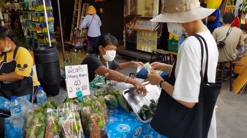 Incredible Leaf Wrap: Thai Street Food (MIANG KHAM)