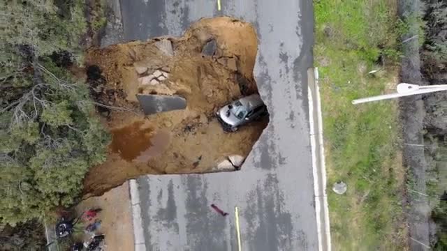 California, Giant sinkhole claims two vehicles in