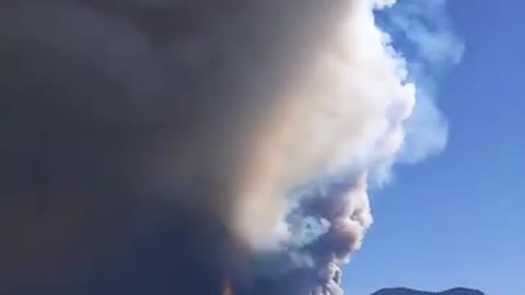 Robertson Draw Wildfire Spreads to Mt. Maurice by High Temperatures and Southward Winds