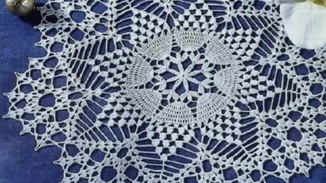 It's very easy to crochet this beautiful pieces of art, pattern included