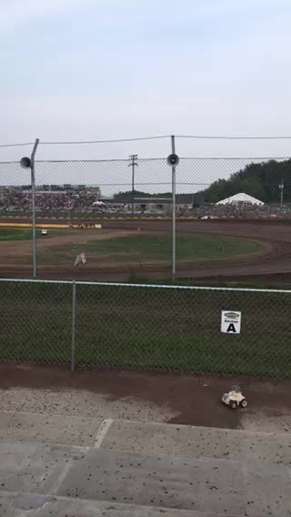 World of outlaws qualifying at cedar lake