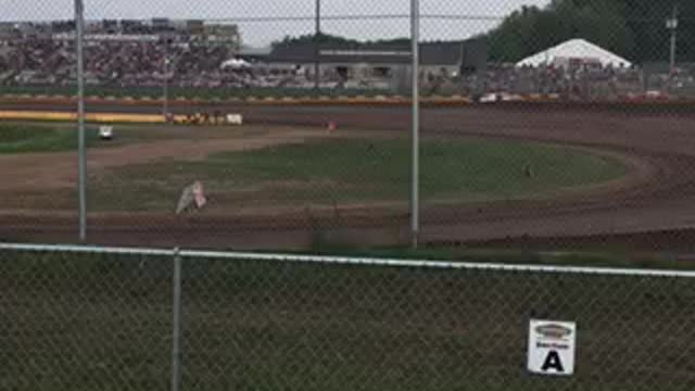 World of outlaws qualifying at cedar lake