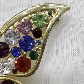 18KGP 2.25” x 1.25” Butterfly Brooch. Pin. Made with Swarovski Crystal. Party