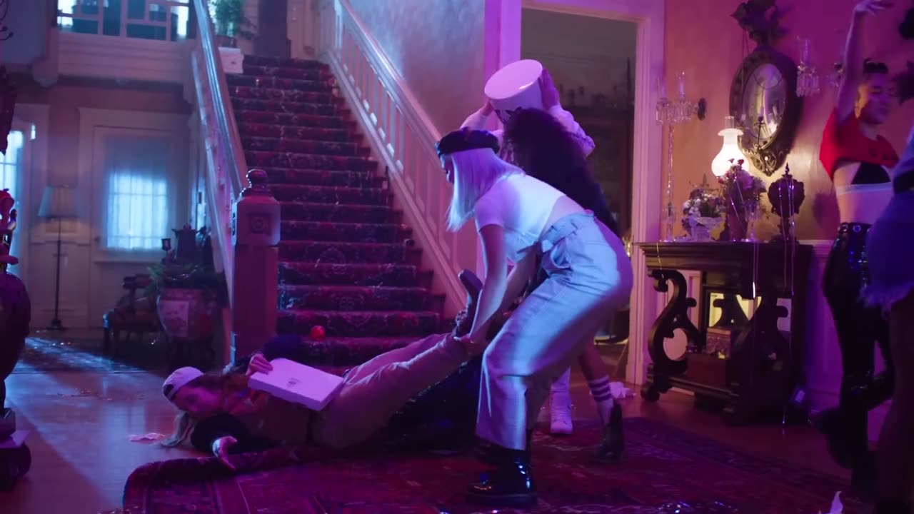 Marshmello & Anne-Marie - FRIENDS (Music Video) _OFFICIAL FRIENDZONE ANTHEM_